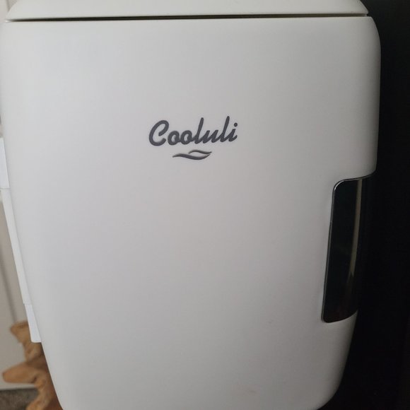 Cooluli Skincare Mini Personal Fridge - Picture 3 of 6
